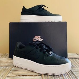 NIKE BLACK AIR FORCE 1 SAGE LOW SNEAKERS